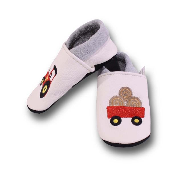 Krabbelschuhe roter Trecker mit Anhänger weiß
